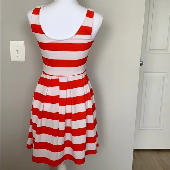 Soprano white and red‎ striped dress - Picture 4 of 5